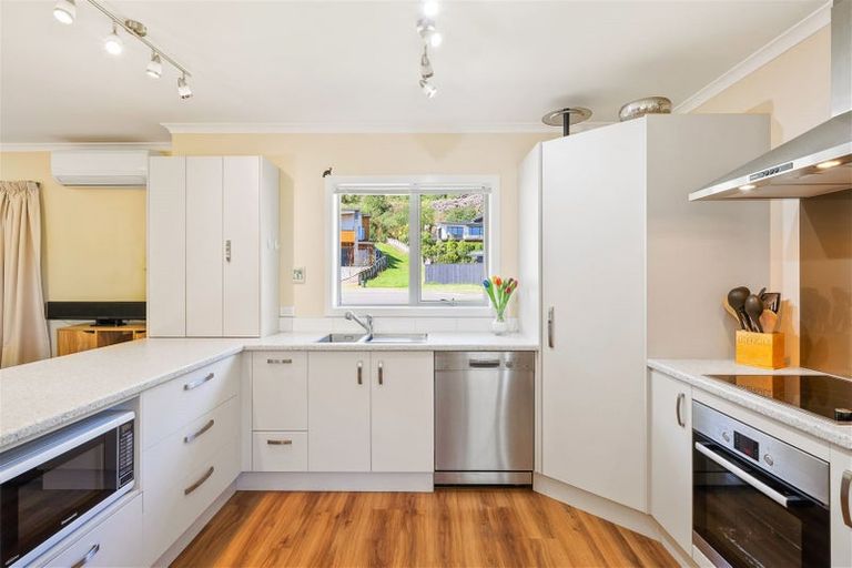 Photo of property in 16 Matuhi Street, Waikanae, 5036