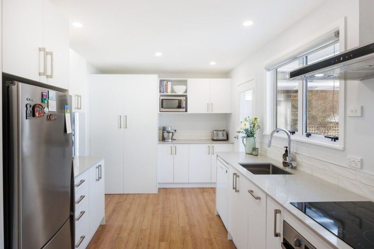 Photo of property in 37 Parkland Crescent, Terrace End, Palmerston North, 4410