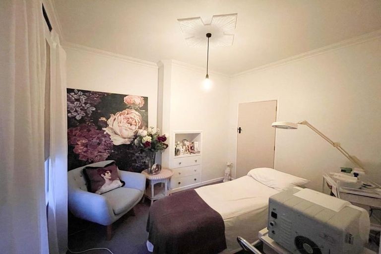 Photo of property in 208 Tukapa Street, Westown, New Plymouth, 4310