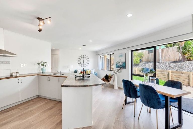 Photo of property in 47 Fleetwood Drive, Henderson, Auckland, 0612