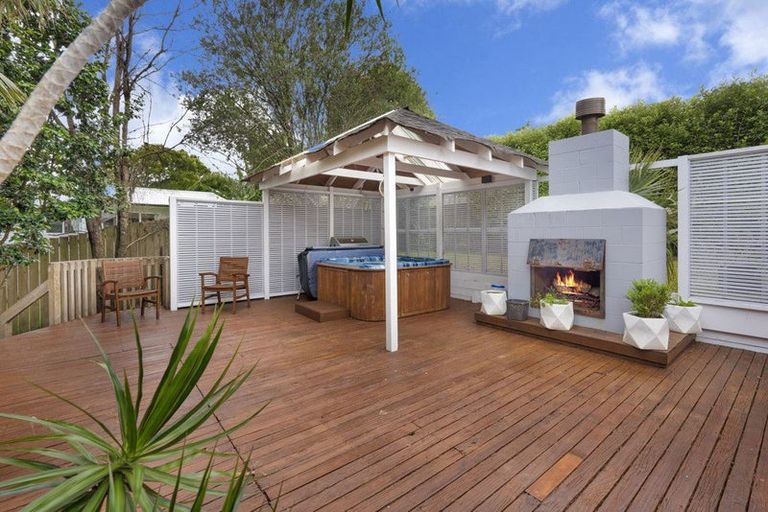 Photo of property in 24 Kingdale Road, Henderson, Auckland, 0610