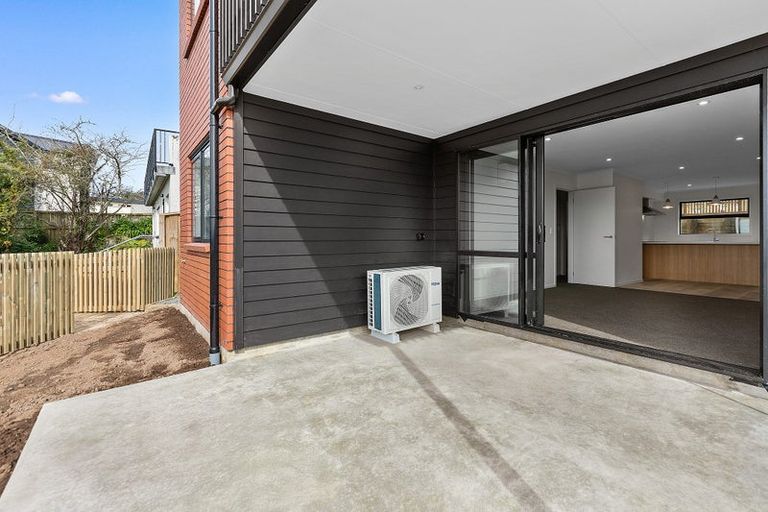 Photo of property in 2/12 Ruakiwi Road, Hamilton Lake, Hamilton, 3204
