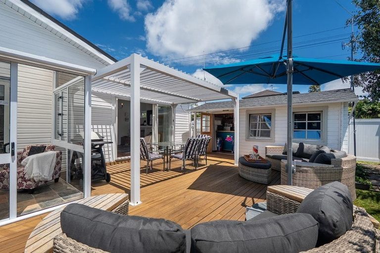 Photo of property in 1/24 Toroa Street, Torbay, Auckland, 0630
