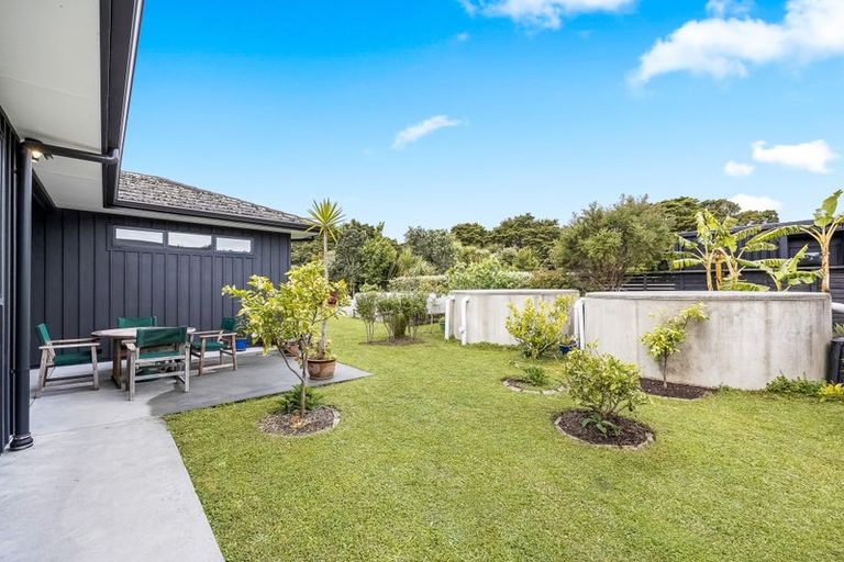 Photo of property in 18 Awanui Crescent, Matakana, 0985