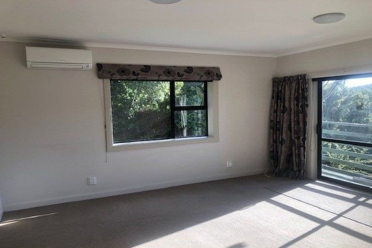 Photo of property in 37 Singers Road, Korokoro, Lower Hutt, 5012