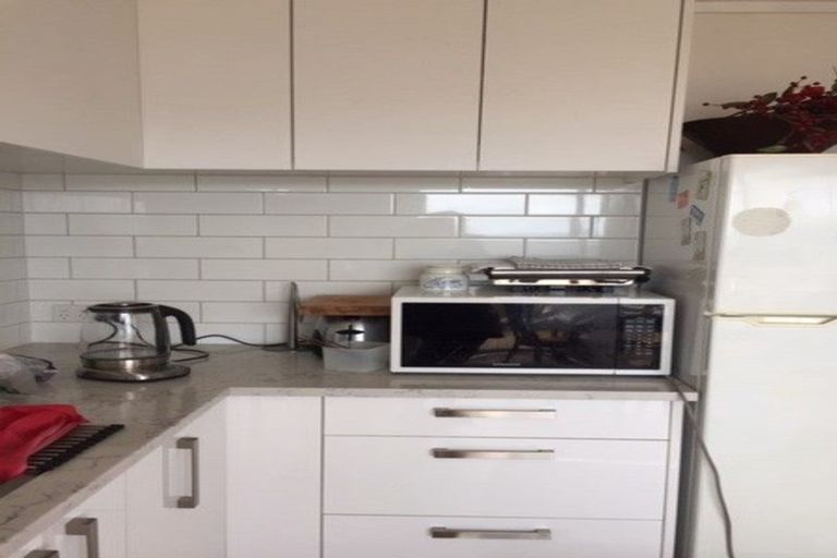 Photo of property in 2b Sunhaven Drive, Newlands, Wellington, 6037