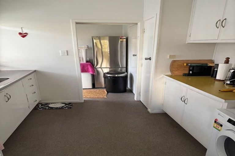 Photo of property in 1/16 Kathleen Street, Totara Vale, Auckland, 0627