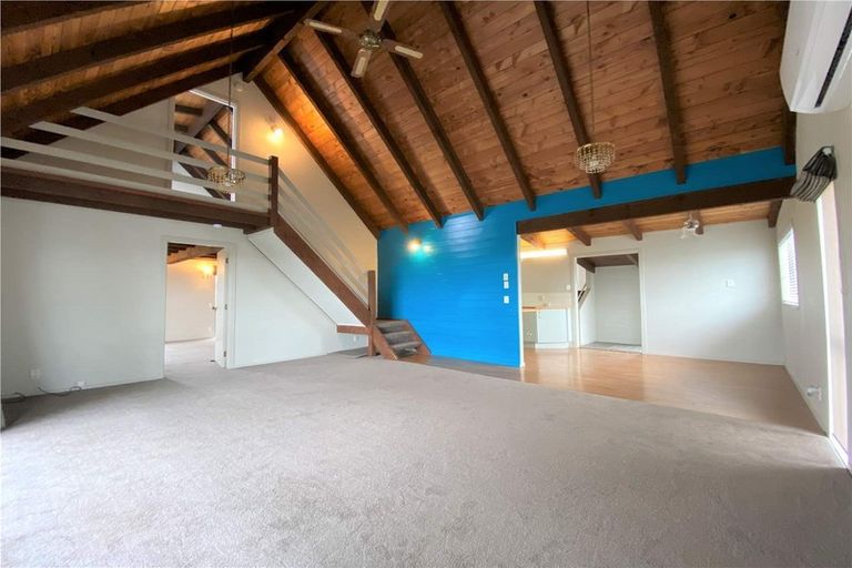 Photo of property in 8 Panorama Court, Red Beach, 0932