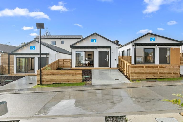 Photo of property in 7b Kotiu Place, Massey, 0614