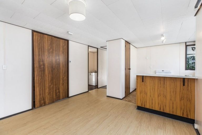 Photo of property in 3175 Great North Road, New Lynn, Auckland, 0600