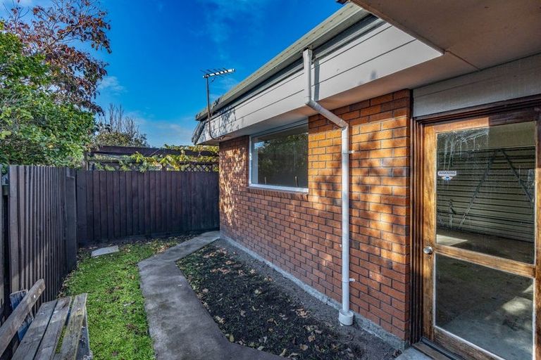 Photo of property in 2/5 Tuscany Place, Beckenham, Christchurch, 8023