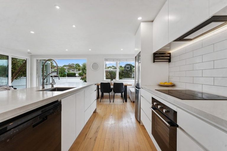 Photo of property in 2 Tyne Road, Forrest Hill, Auckland, 0620