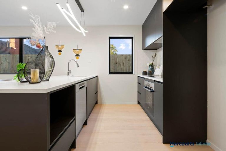 Photo of property in 8b Deuxberry Avenue, Northcote, Auckland, 0627