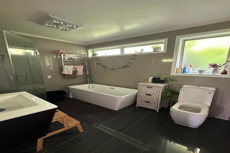 Photo of property in 30 Grendon Road, Titirangi, Auckland, 0604
