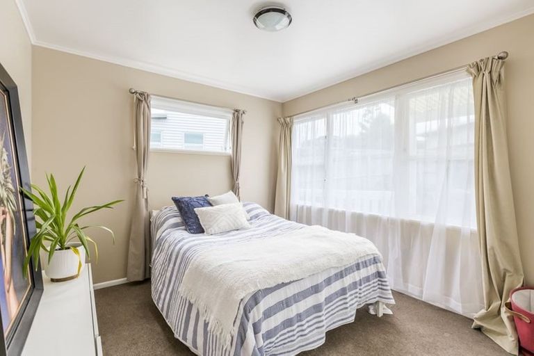 Photo of property in 1/19 Limmer Place, Browns Bay, Auckland, 0632