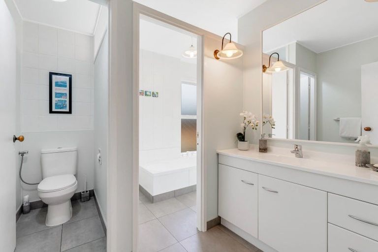 Photo of property in 13 Tyrian Close, Half Moon Bay, Auckland, 2012