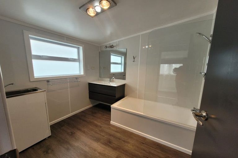 Photo of property in 6 Julian Street, Eltham, 4322