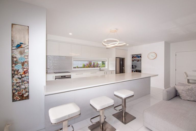 Photo of property in 5 Farnworth Terrace, Churton Park, Wellington, 6037