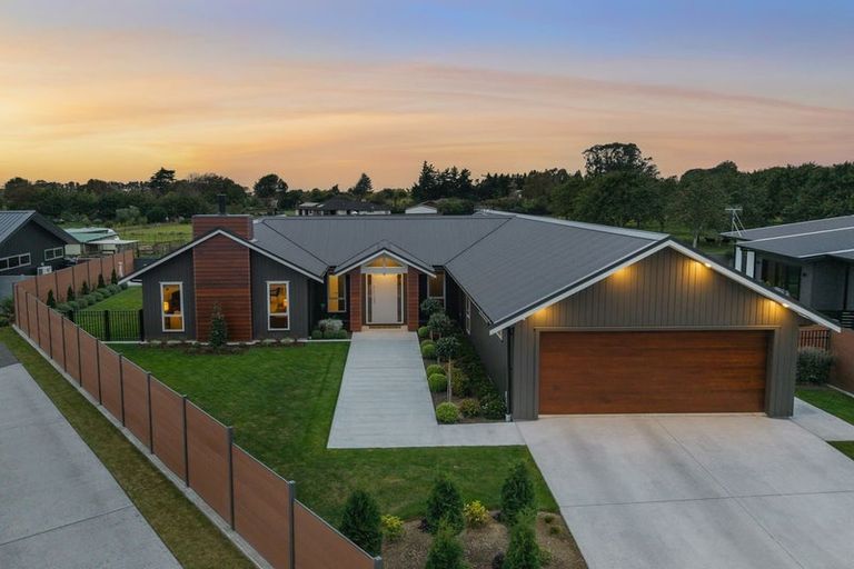 Photo of property in 25 Phoenix Palms Grove, Levin, 5510