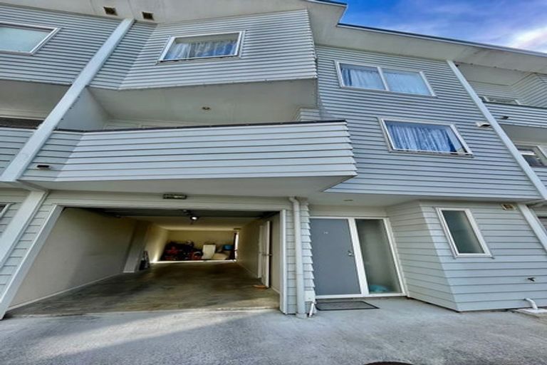Photo of property in 14/6 Islington Avenue, New Lynn, Auckland, 0600