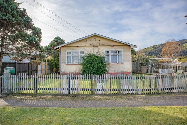 Photo of property in 11 Geraldine Street, Greymouth, 7805