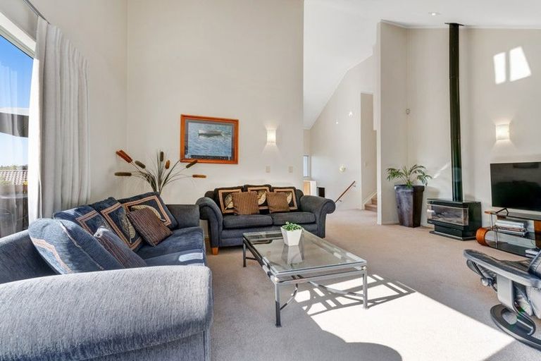 Photo of property in 5 Rifleman Rise, Unsworth Heights, Auckland, 0632
