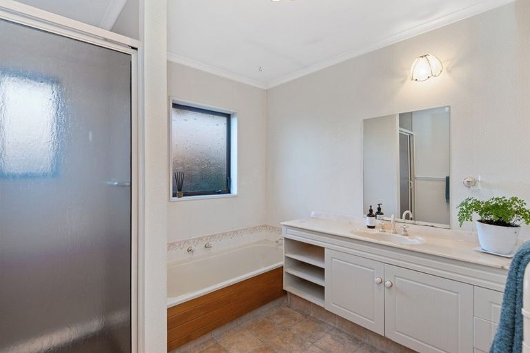 Photo of property in 423 Harewood Road, Harewood, Christchurch, 8051