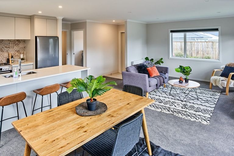 Photo of property in 33 Henrietta Maxwell Grove, Wainuiomata, Lower Hutt, 5014