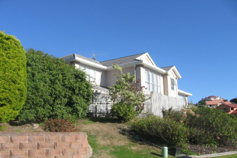 Photo of property in 12 Lanyon Place, Whitby, Porirua, 5024