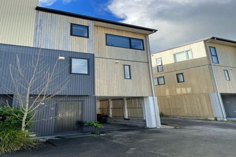 Photo of property in 4 Pheasant Lane, Hobsonville, Auckland, 0616