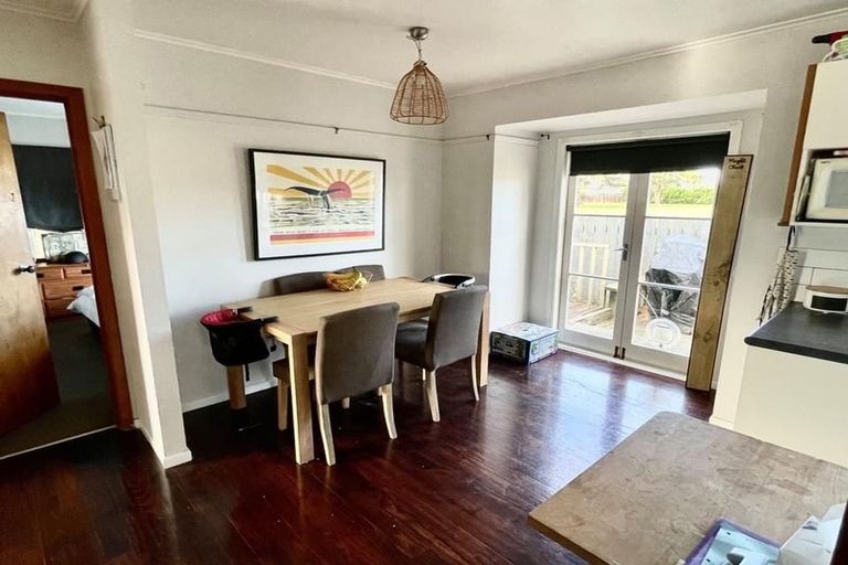 Photo of property in 28 Durham Street, Te Atatu Peninsula, Auckland, 0610