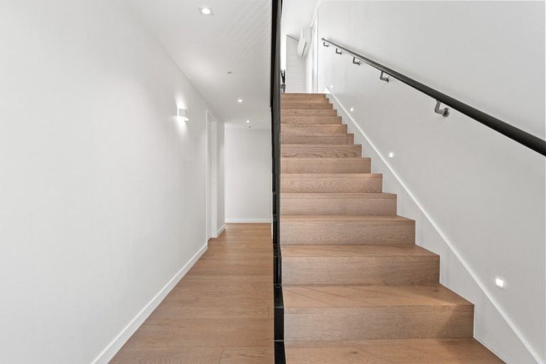 Photo of property in 2 Eichardt Place, Jacks Point, 9371