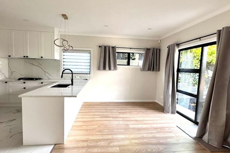 Photo of property in 17a Artesia Close, Shamrock Park, Auckland, 2016