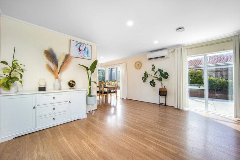 Photo of property in 3 Lanier Place, Glendene, Auckland, 0602