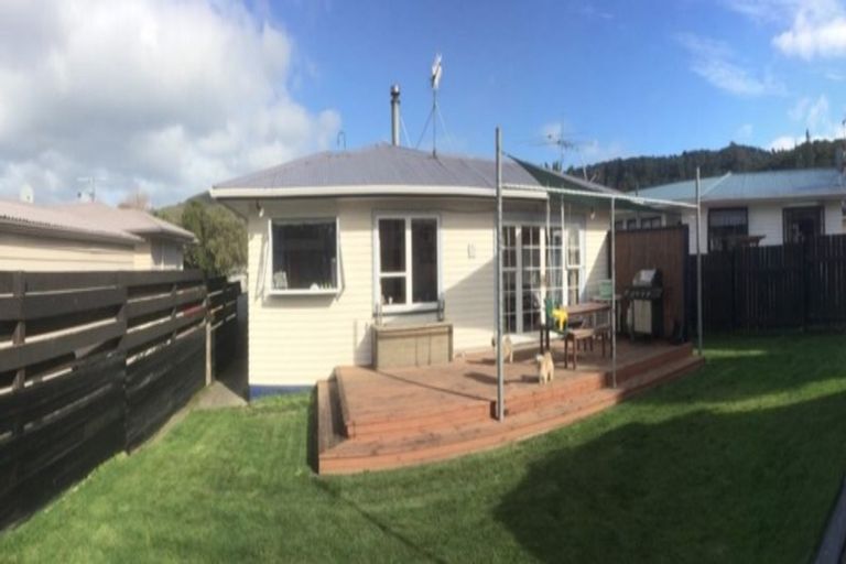 Photo of property in 8 Karamea Grove, Wainuiomata, Lower Hutt, 5014