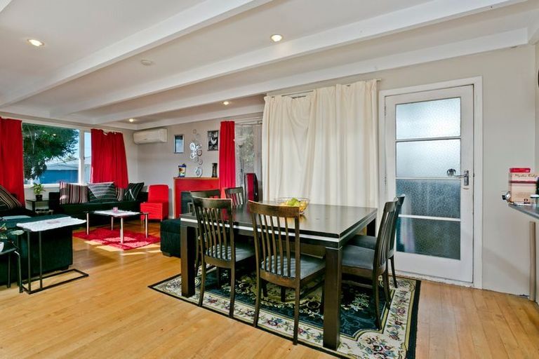Photo of property in 8 Statesman Street, Henderson, Auckland, 0612