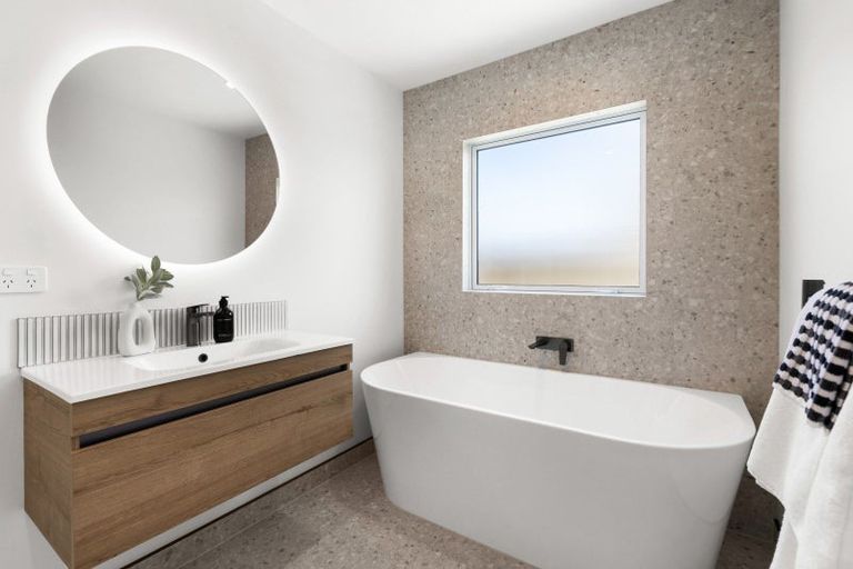 Photo of property in 21 George Yee Place, Taradale, 4112