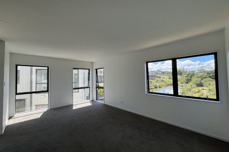 Photo of property in 10d Mantra Road, Massey, Auckland, 0614