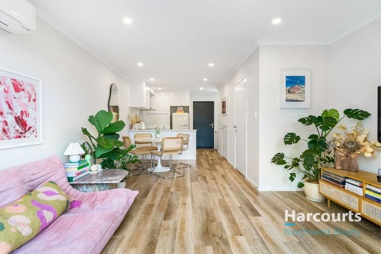 Photo of property in 5 Wharara Lane, Massey, Auckland, 0614