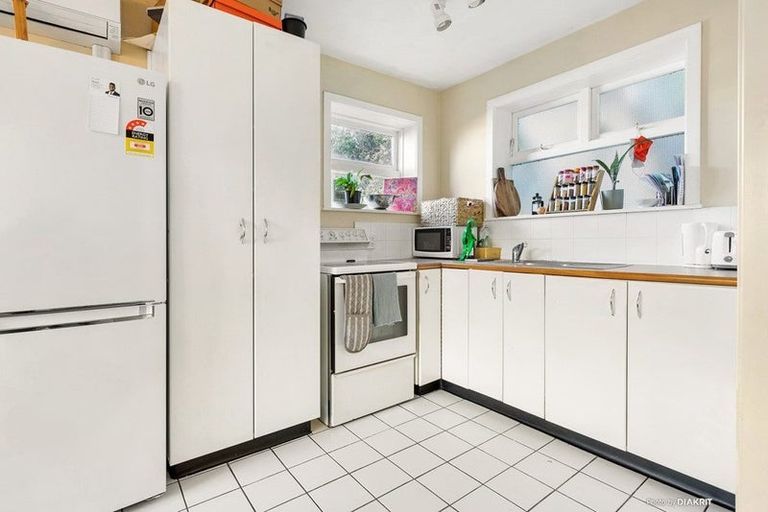 Photo of property in Parkland Flats, 51u6 Adams Terrace, Kelburn, Wellington, 6021