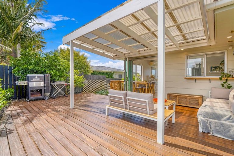 Photo of property in 1/39 Camrose Place, Glenfield, Auckland, 0629