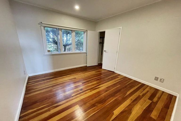 Photo of property in 50 Fruitvale Road, New Lynn, Auckland, 0600
