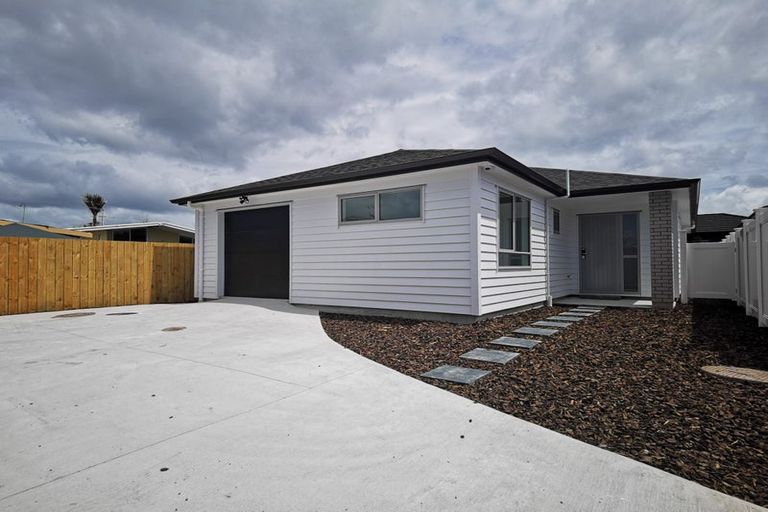 Photo of property in 25c Lillian Place, Orewa, 0931