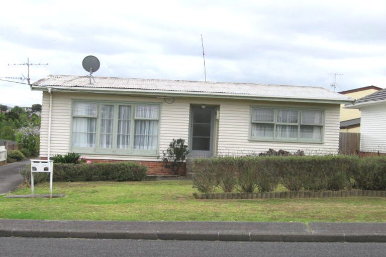 Photo of property in 1/5 Domain Road, Glenfield, Auckland, 0629