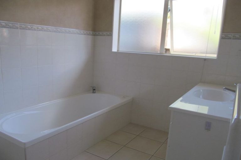 Photo of property in 11 Kath Hopper Drive, Orewa, 0931