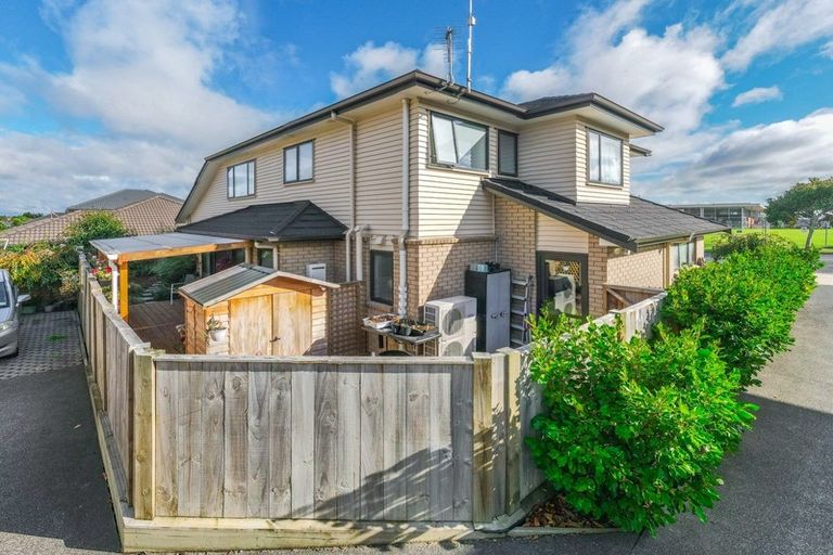 Photo of property in 118a Gracechurch Drive, Flat Bush, Auckland, 2016