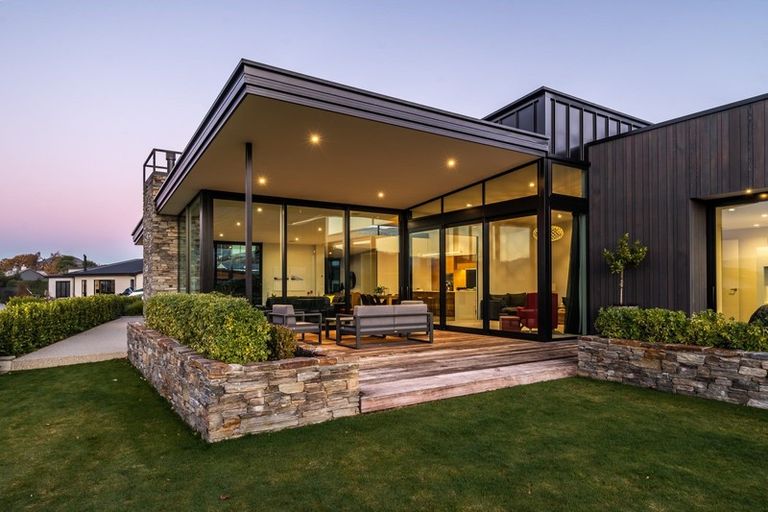 Photo of property in 4 Eden Close, Wanaka, 9305