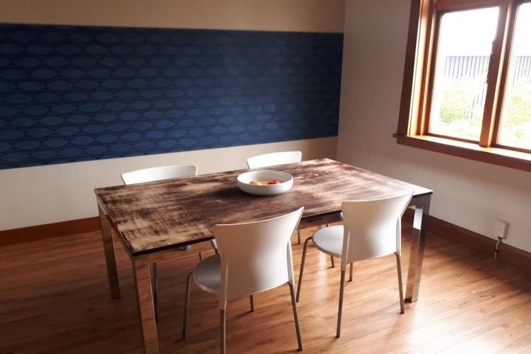 Photo of property in 17 Sugarloaf Road, Brooklyn, Wellington, 6021