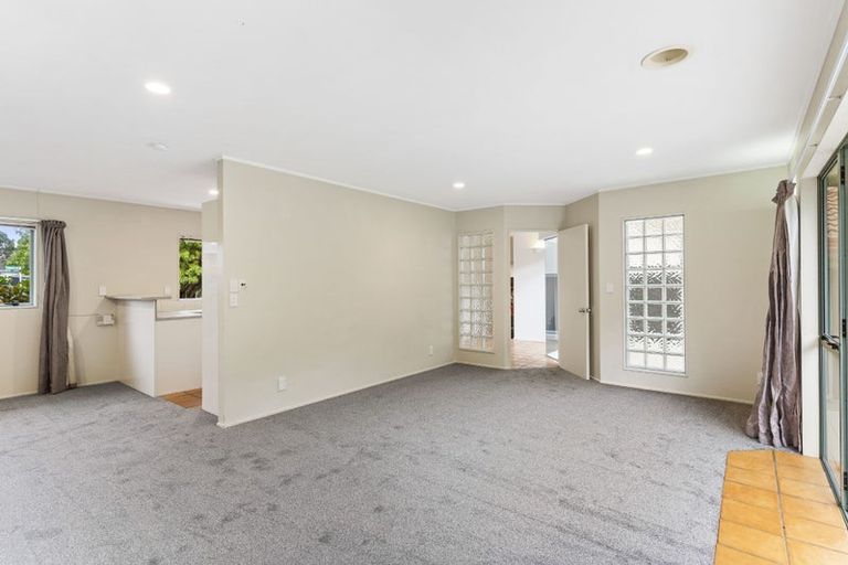Photo of property in 1 Halldene Terrace, Red Beach, 0932