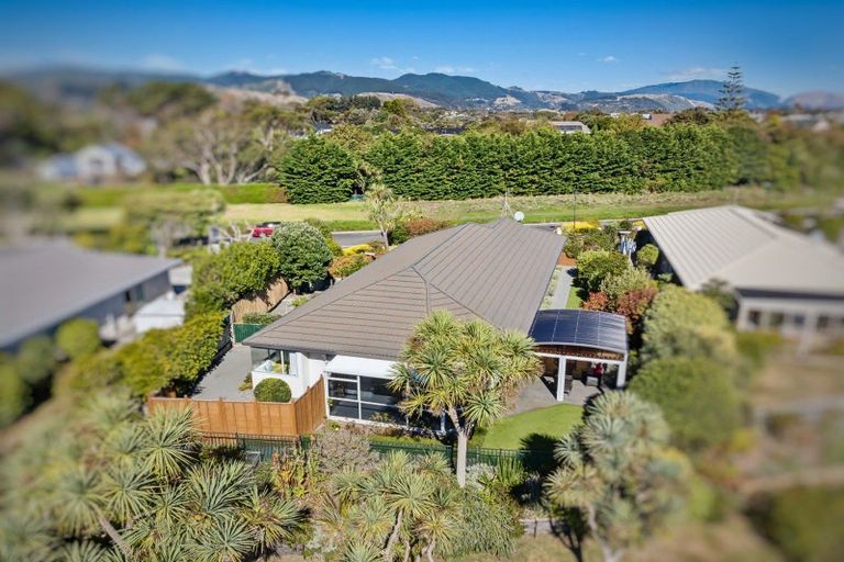 Photo of property in 14 Meredith Way, Paraparaumu Beach, Paraparaumu, 5032